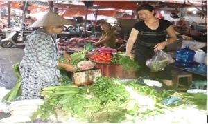 Hưng Yên: Rau xanh tăng giá sau mưa lớn